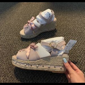 Ribboned wedges with cute detail